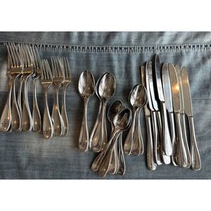 Oneida Glossy VOSS Stainless Steel Flatware Spoons Forks Knives 36 Piece